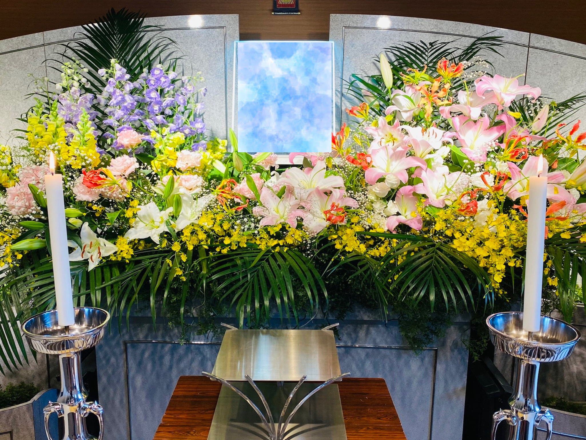 シンプルな洋花の祭壇